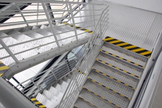 Montage verzinkte Säulen Produktion Polen